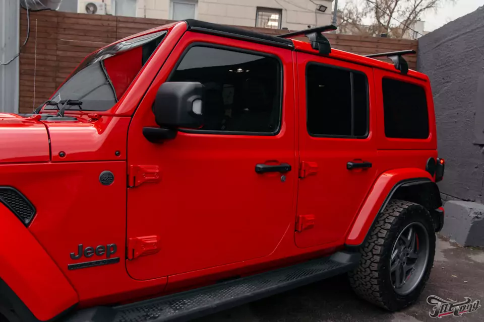 Кузовной ремонт яркого Jeep Wrangler